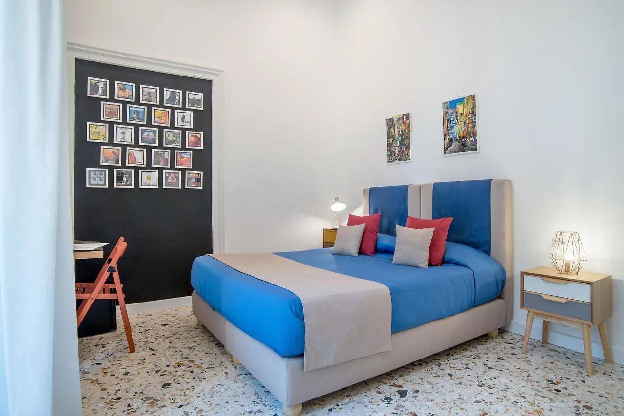 Napoliamo Guest House 2*, נאפולי